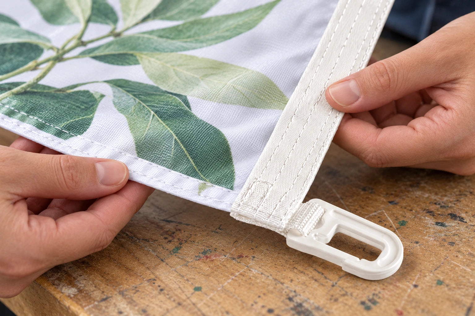 
Flag Tape Banner Finishing