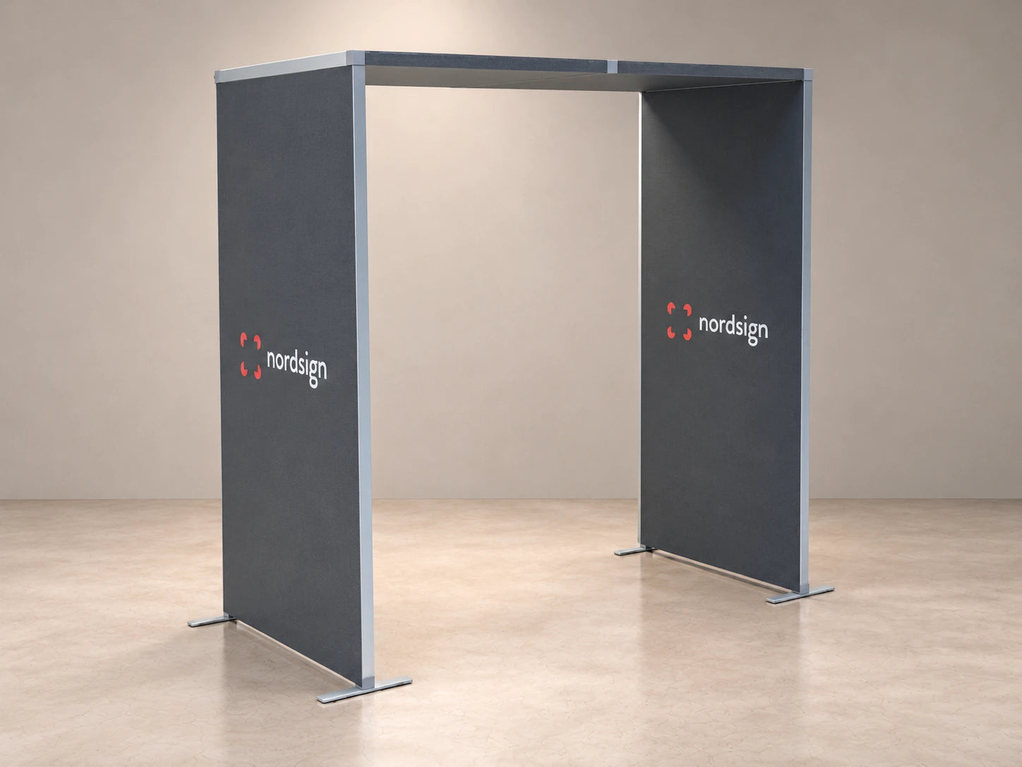 Exemple de Foldable Display avec des panneaux reliés formant une entrée